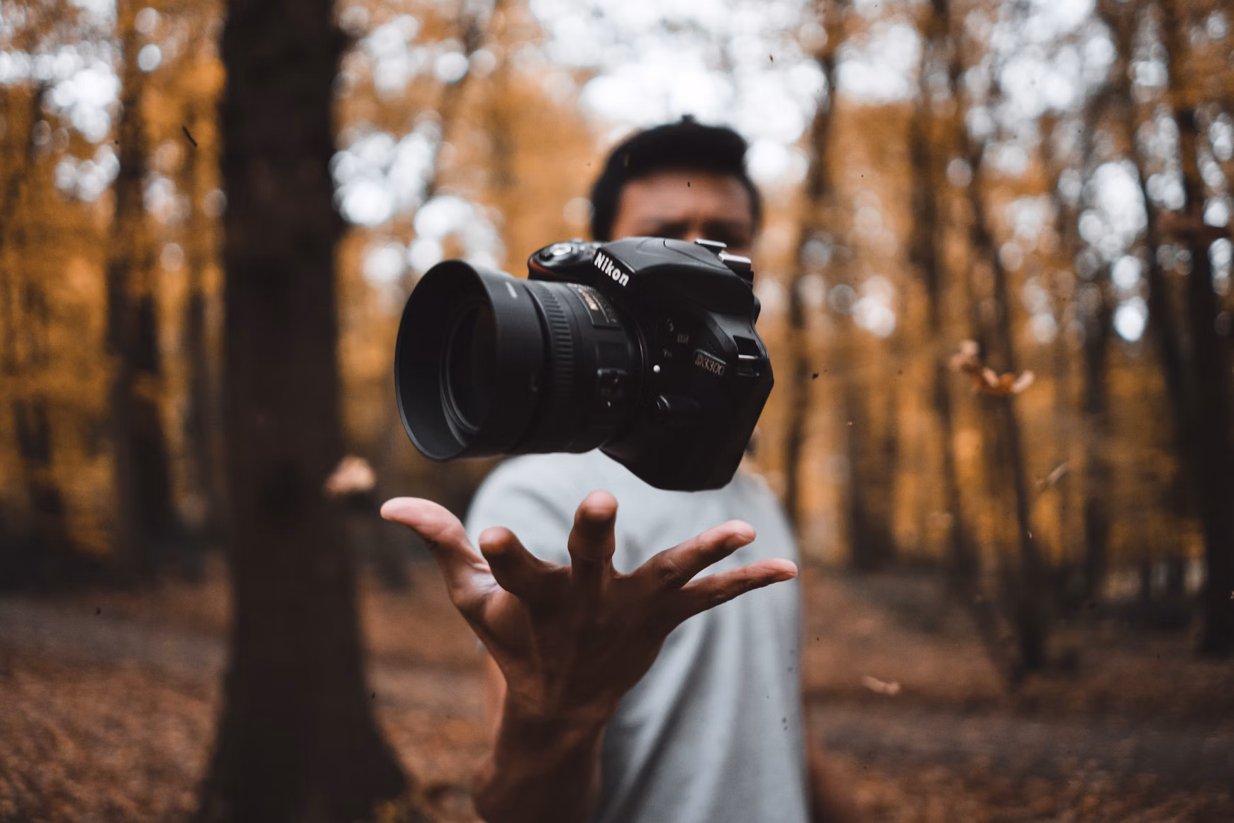 Maxime, photographe portrait à Rennes, en séance en lumière naturelle